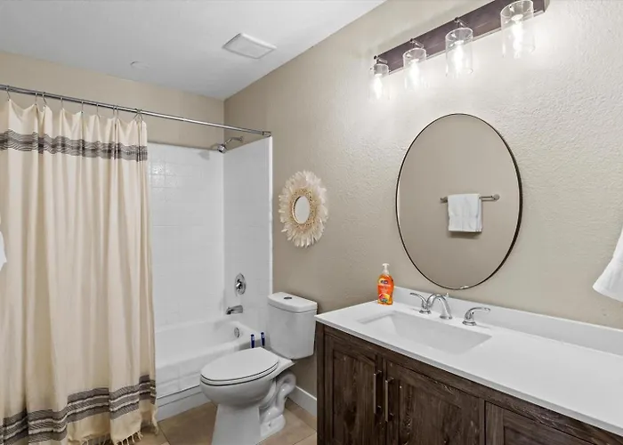 Holiday home Min From Sports Stadiums Pool & Hot Tub Glendale