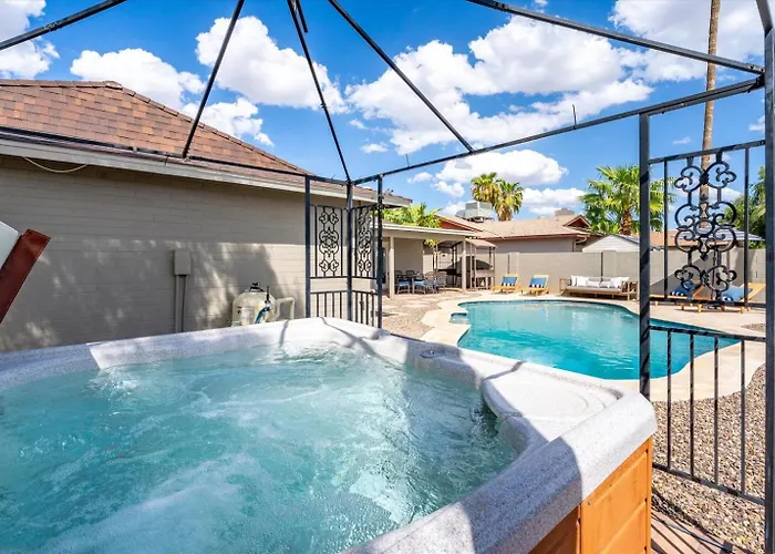 Min From Sports Stadiums Pool & Hot Tub Holiday home