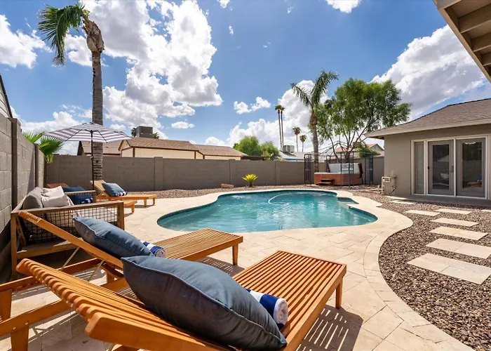 Min From Sports Stadiums Pool & Hot Tub Holiday home